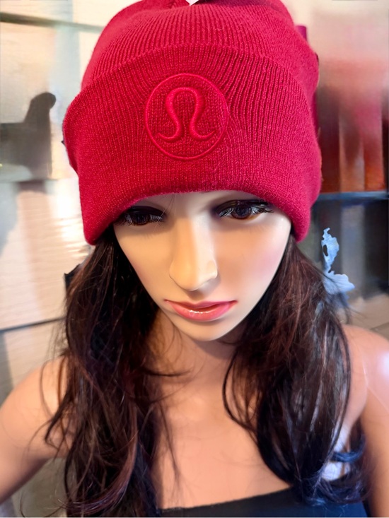 lululemon athletica Accessories - LULULEMON athletica Red Ribbed Knit Beanie